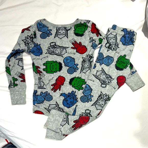 VGUC Marvel Superhero Print Pajama Set, Gray (XS / 5 years) - Picture 9 of 9